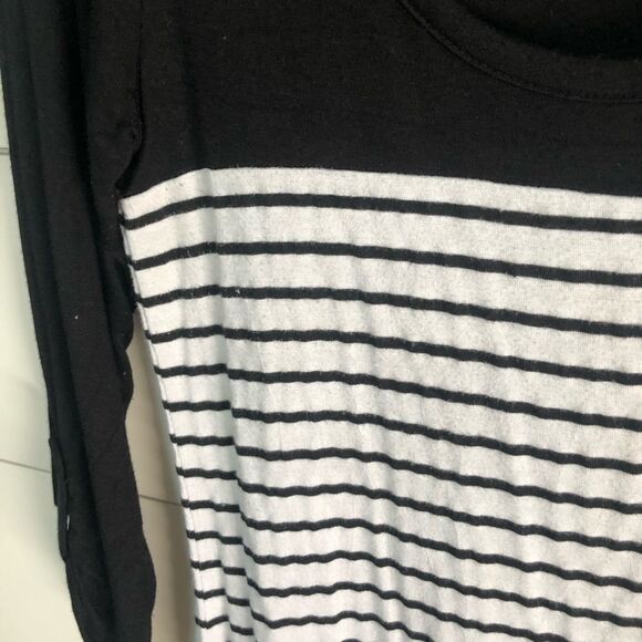 GUESS Long Sleeve Tee Shirt Size XS - Picture 3 of 5